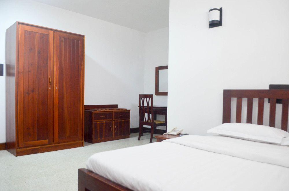 Гора Lavinia: Yoho Hotel Road