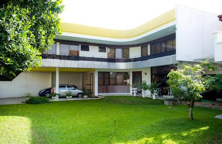 Гора Lavinia: Yoho Hotel Road