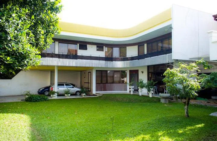Гора Lavinia: Yoho Hotel Road