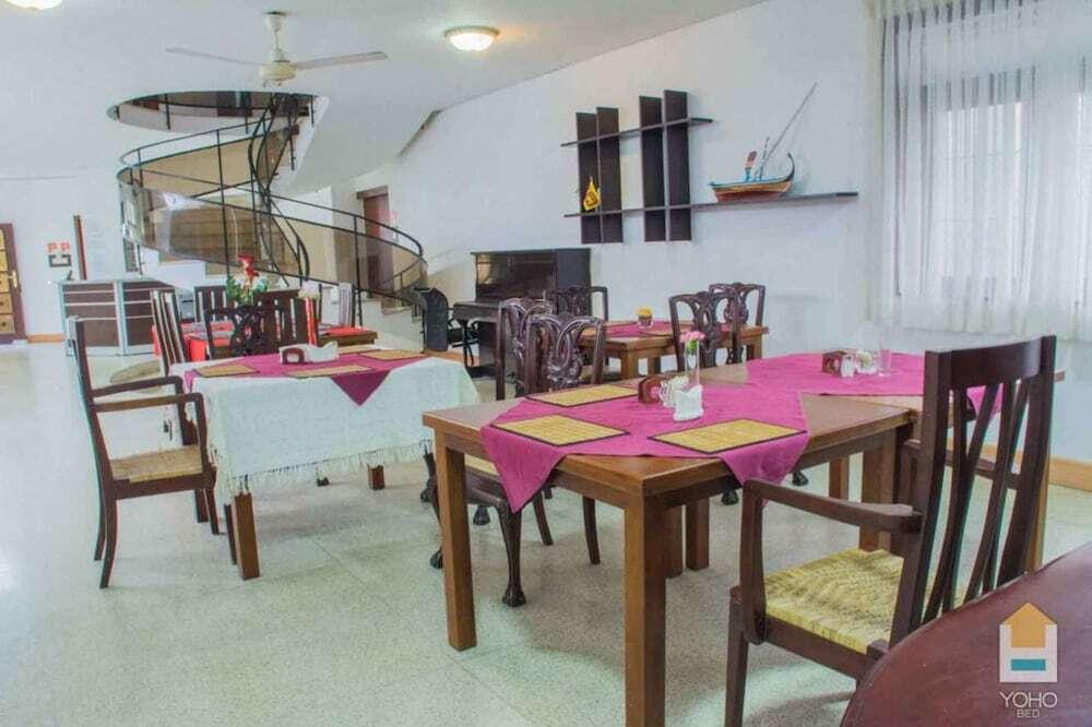 Гора Lavinia: Yoho Hotel Road