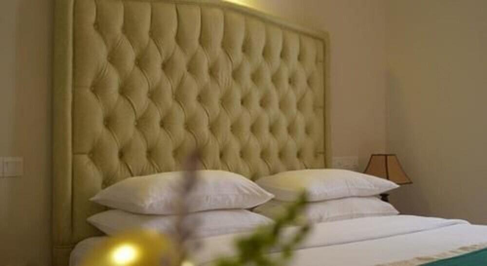 Гора Lavinia: Yoho Hotel Road