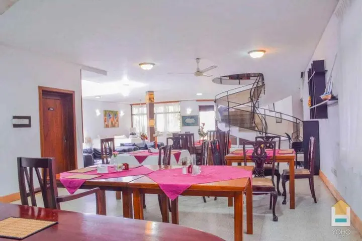 Гора Lavinia: Yoho Hotel Road
