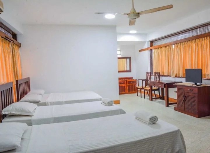 Гора Lavinia: Yoho Hotel Road