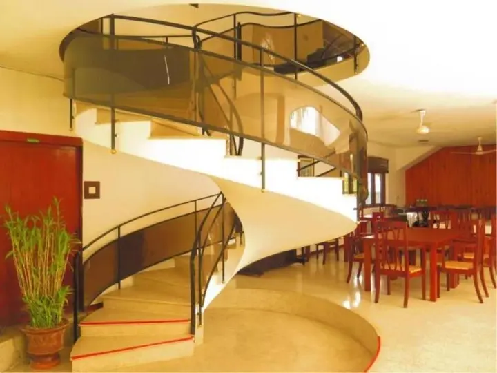 Гора Lavinia: Yoho Hotel Road