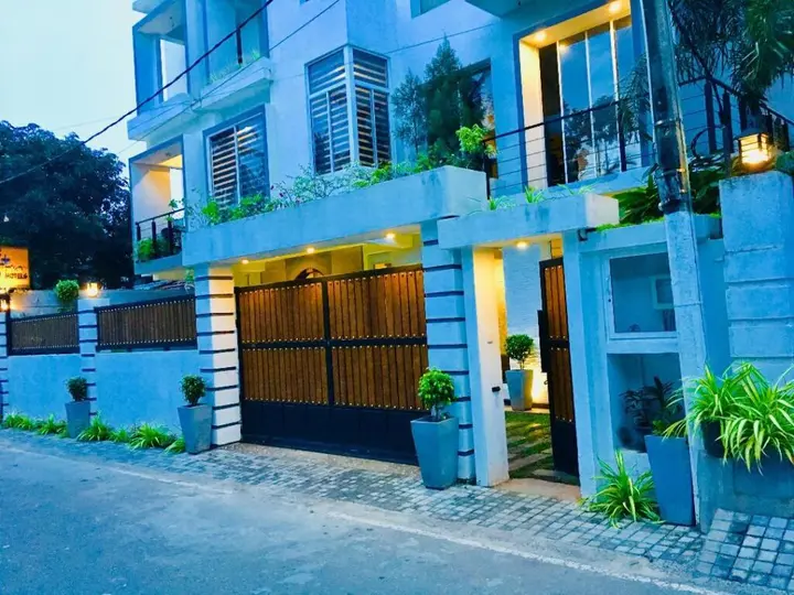 Негомбо: 8 Plus Motels
