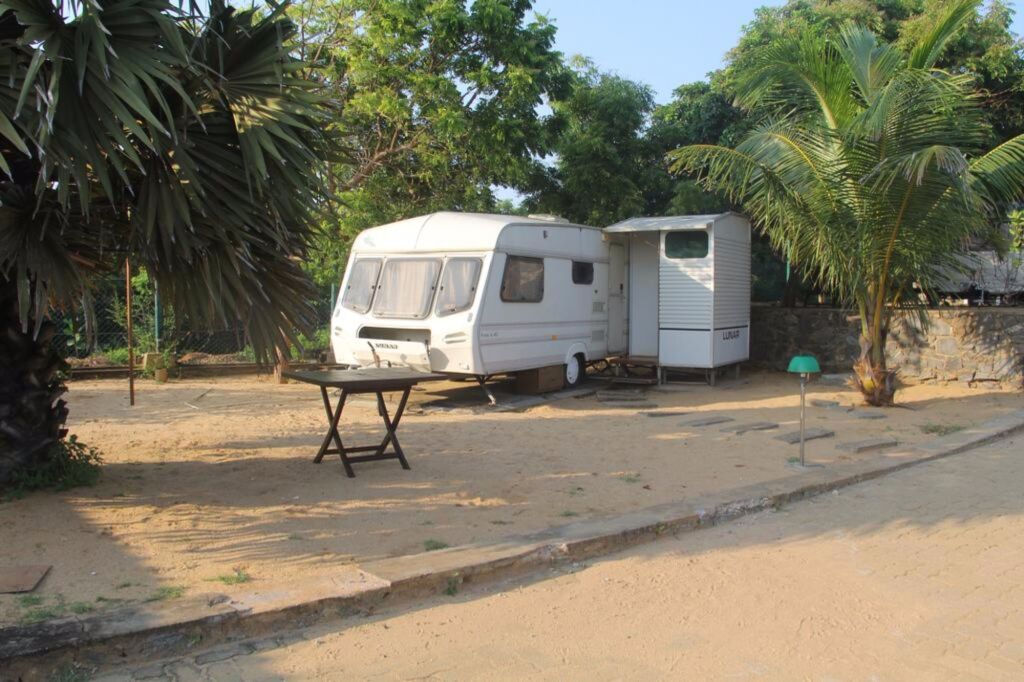 Палатупана: yala caravan village