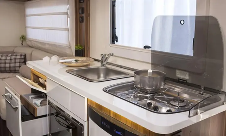 Коломбо: Go Outdoors Motor Home - Caravan Park