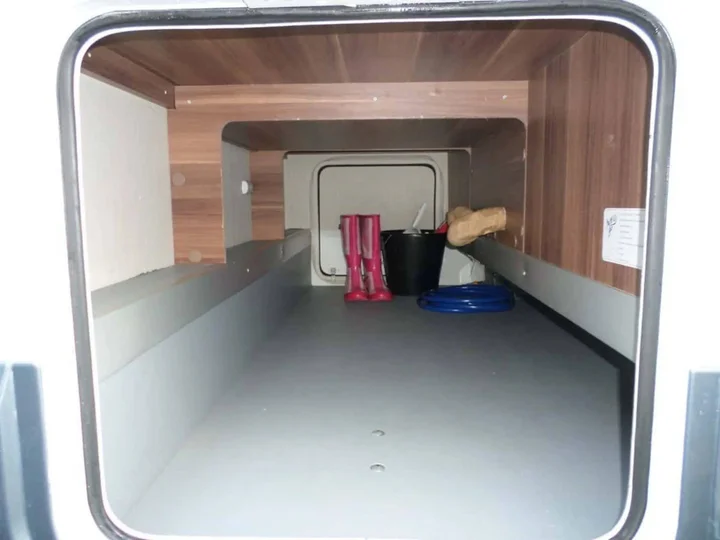 Коломбо: Go Outdoors Motor Home - Caravan Park