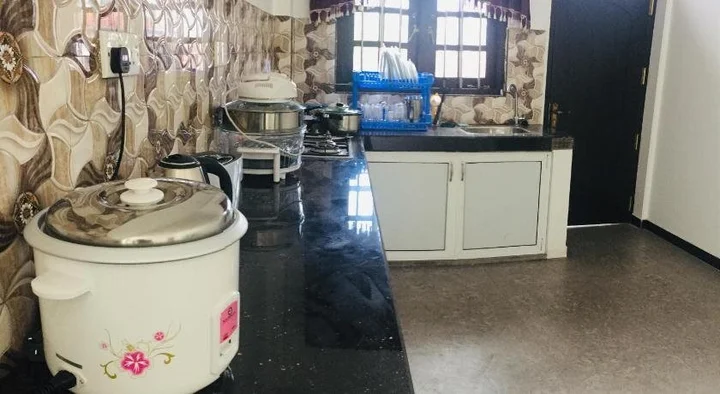 Унаватуна: Out Of Rupeace Hostel