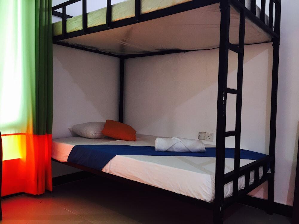 Унаватуна: Out Of Rupeace Hostel