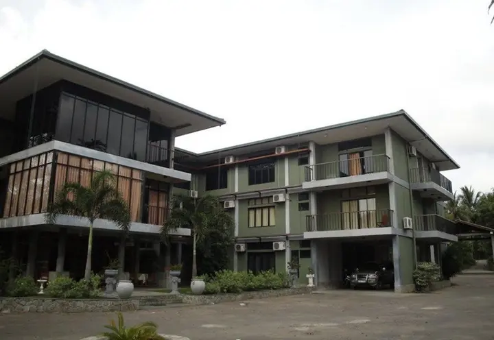Ампара: Monty Hotel