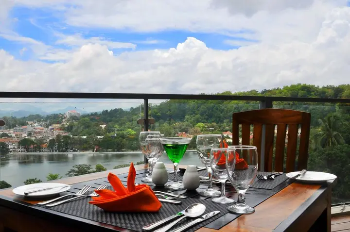 Канди: Oak Ray Heritage Hotel