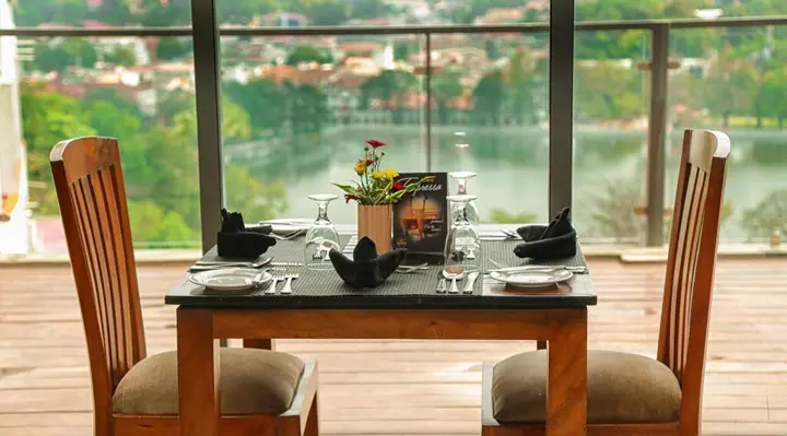 Канди: Oak Ray Heritage Hotel
