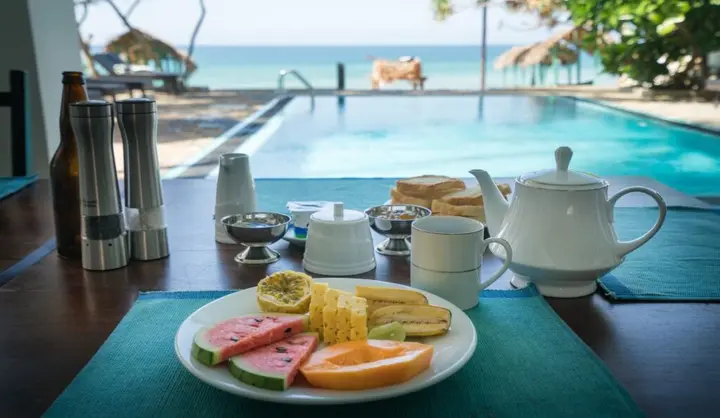 Хиккадува: At Ease Beach Hotel