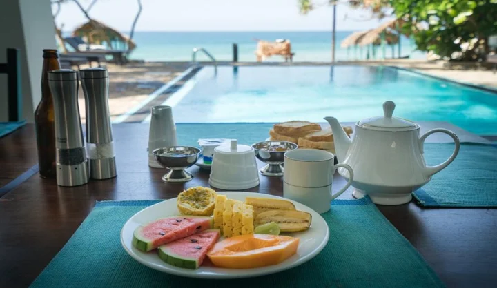 Хиккадува: At Ease Beach Hotel