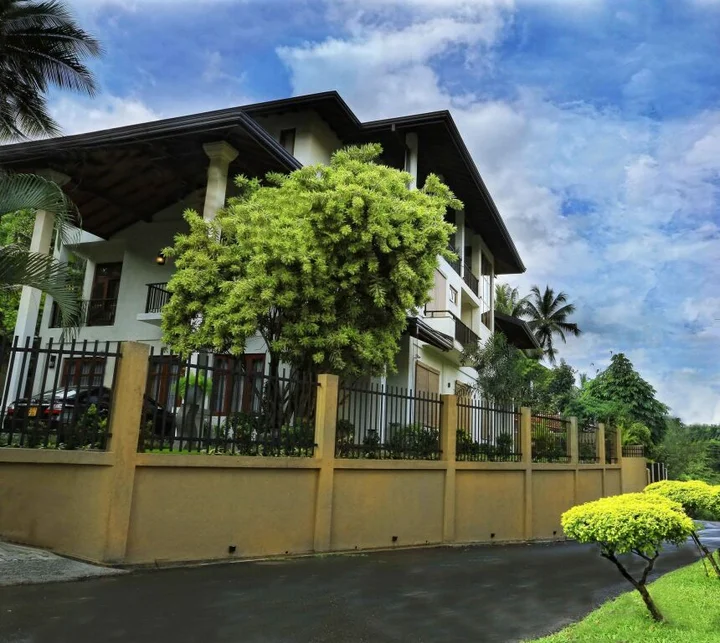 Канди: Rivora Residence