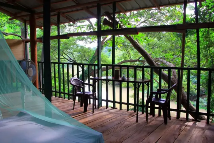 Киринда: Riverside Cabana Yala