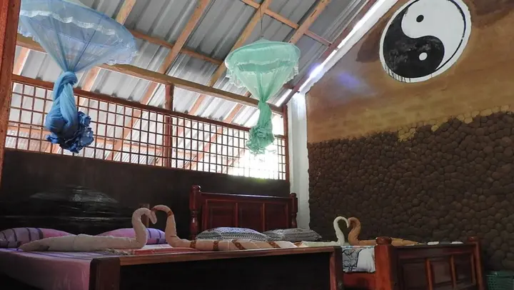 Киринда: Riverside Cabana Yala
