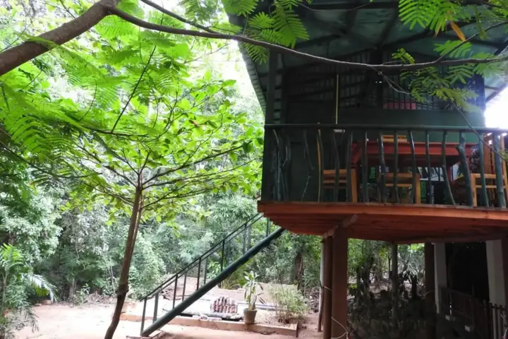 Киринда: Riverside Cabana Yala
