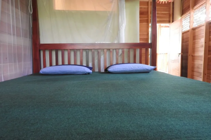 Киринда: Riverside Cabana Yala