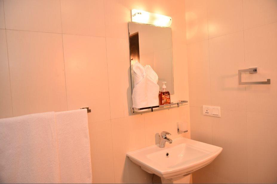 Lochana Beach Hotel — фото 1