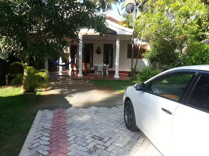 Валгама: Nishan Surf Inn