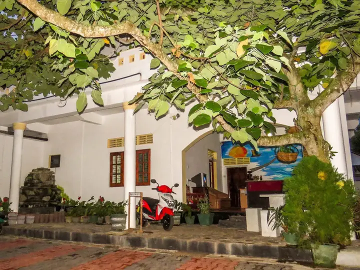 Унаватуна: Hotel Happy Night & Restaurant