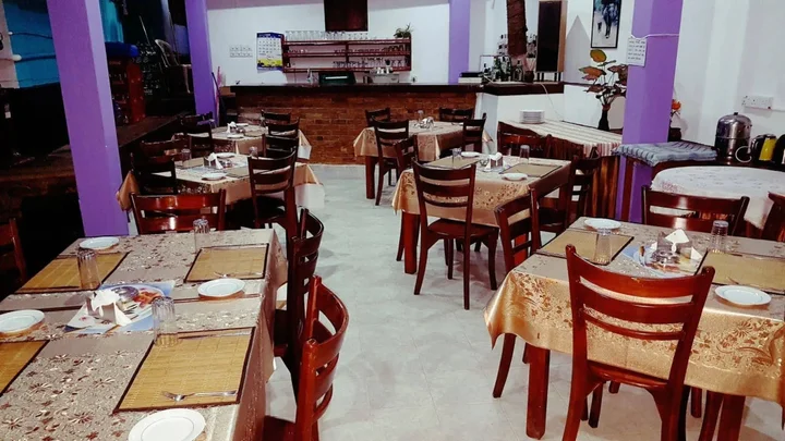 Унаватуна: Hotel Happy Night & Restaurant
