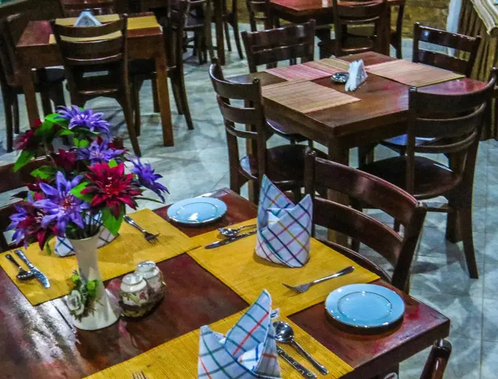 Унаватуна: Hotel Happy Night & Restaurant