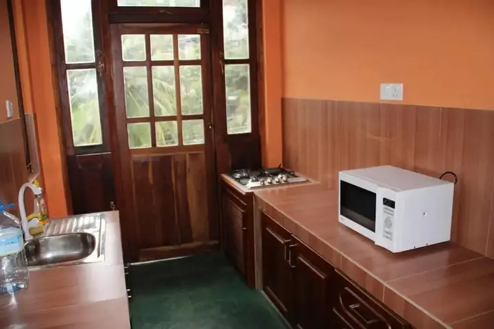 Канди: Self Cate Luxury Hostel