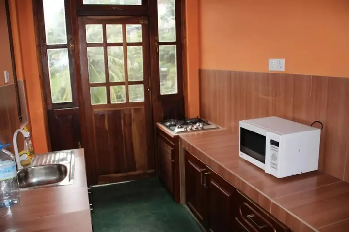 Канди: Self Cate Luxury Hostel