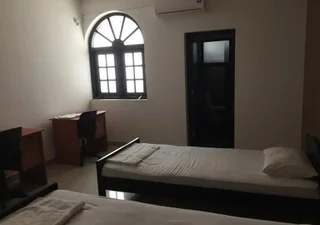 Коломбо: The Hostel