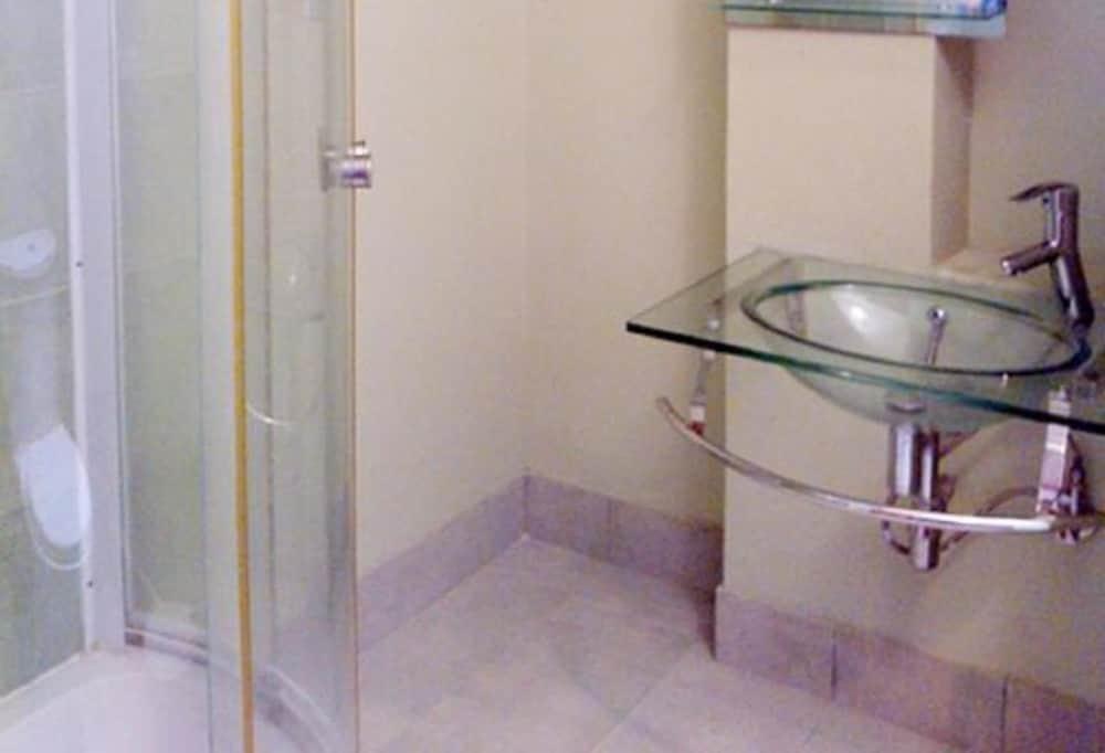 Гора Lavinia: The Prestige Court Residence