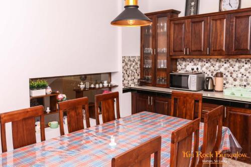 Хаттон: Kin Rock Bungalow