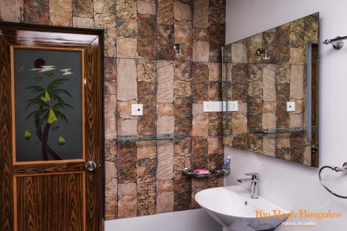 Хаттон: Kin Rock Bungalow