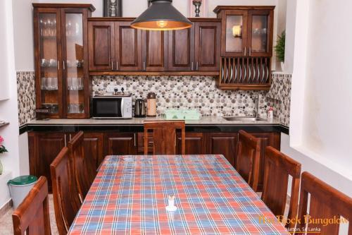 Хаттон: Kin Rock Bungalow