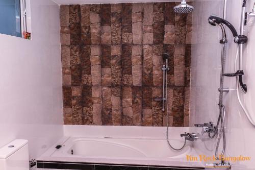 Хаттон: Kin Rock Bungalow