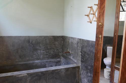 Ахангама: The Nuga House