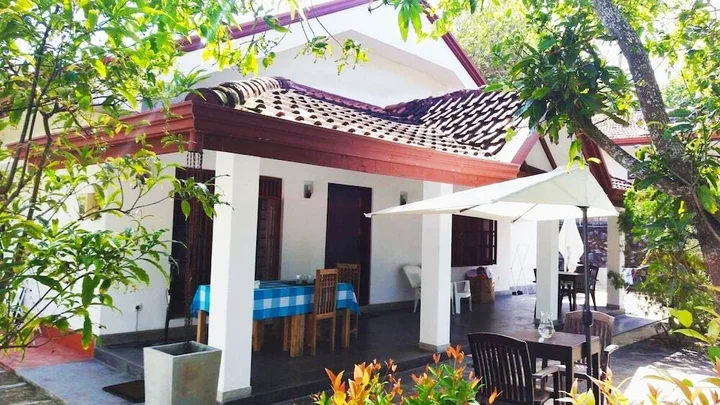 Хиккадува: MINA Villa
