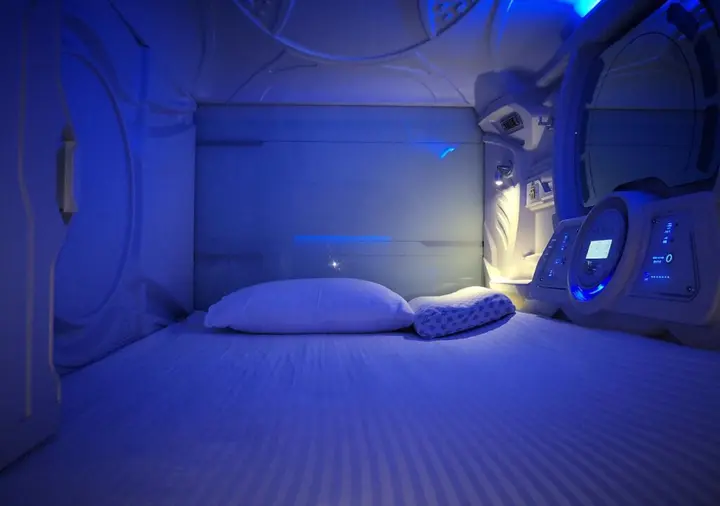 Коломбо: The Capsule Hotel