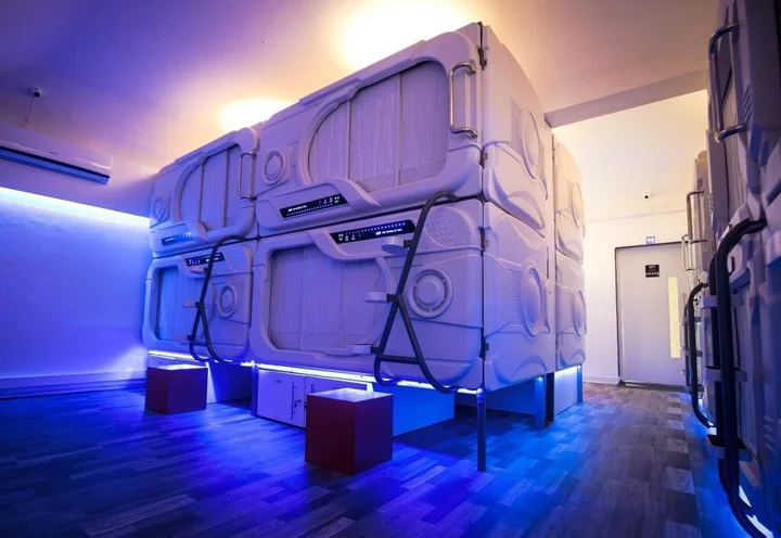 Коломбо: The Capsule Hotel