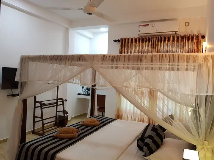Мирисса: My Whales Guest House
