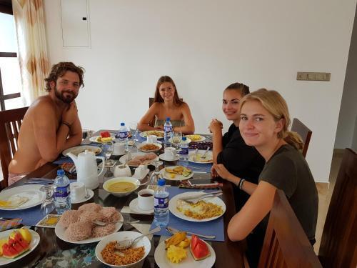 Мирисса: My Whales Guest House
