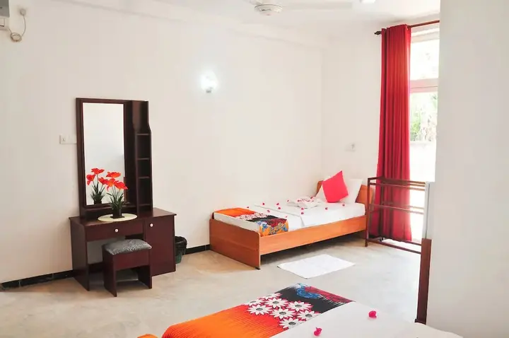 Мирисса: Sea Breeze Hotel Mirissa