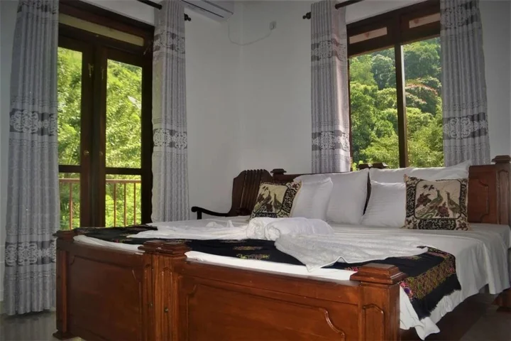 Канди: Rock Edge Residence