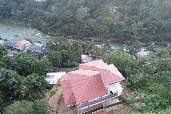Канди: Rock Edge Residence