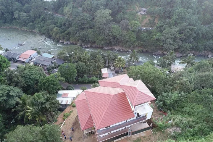 Канди: Rock Edge Residence