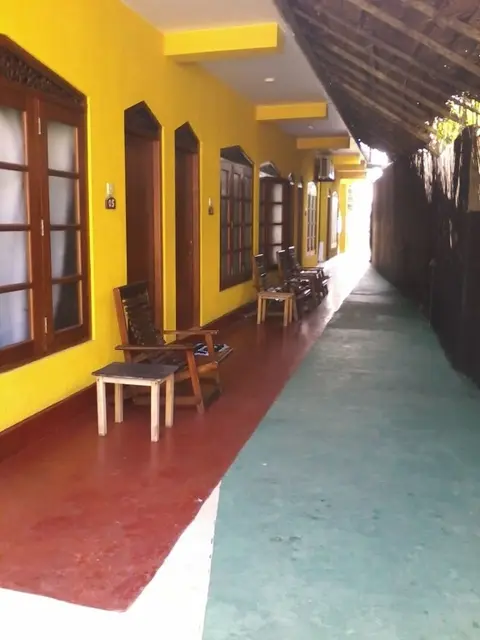 Патхуватта: Malika's Yellow House