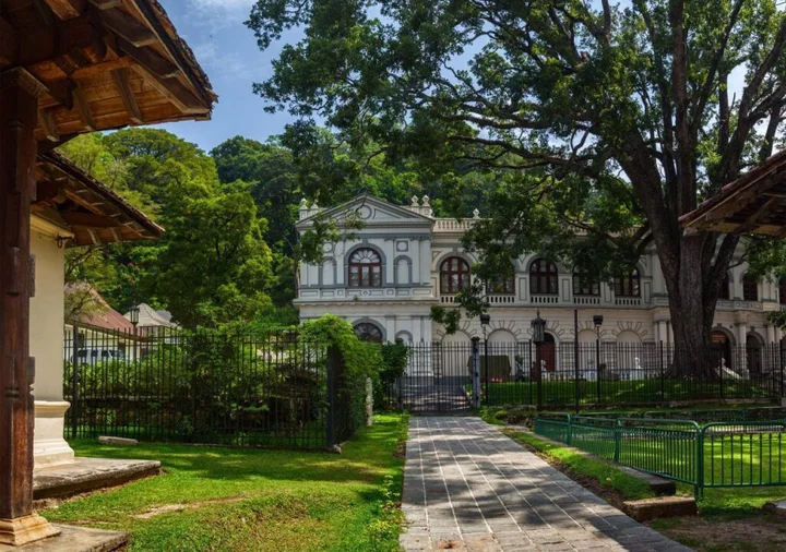 Канди: Mount Blue Kandy