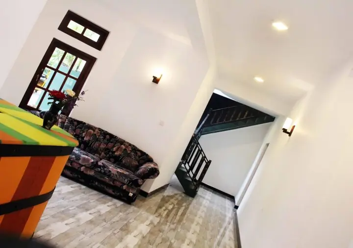 Элла: Lizzie Villa Guest House